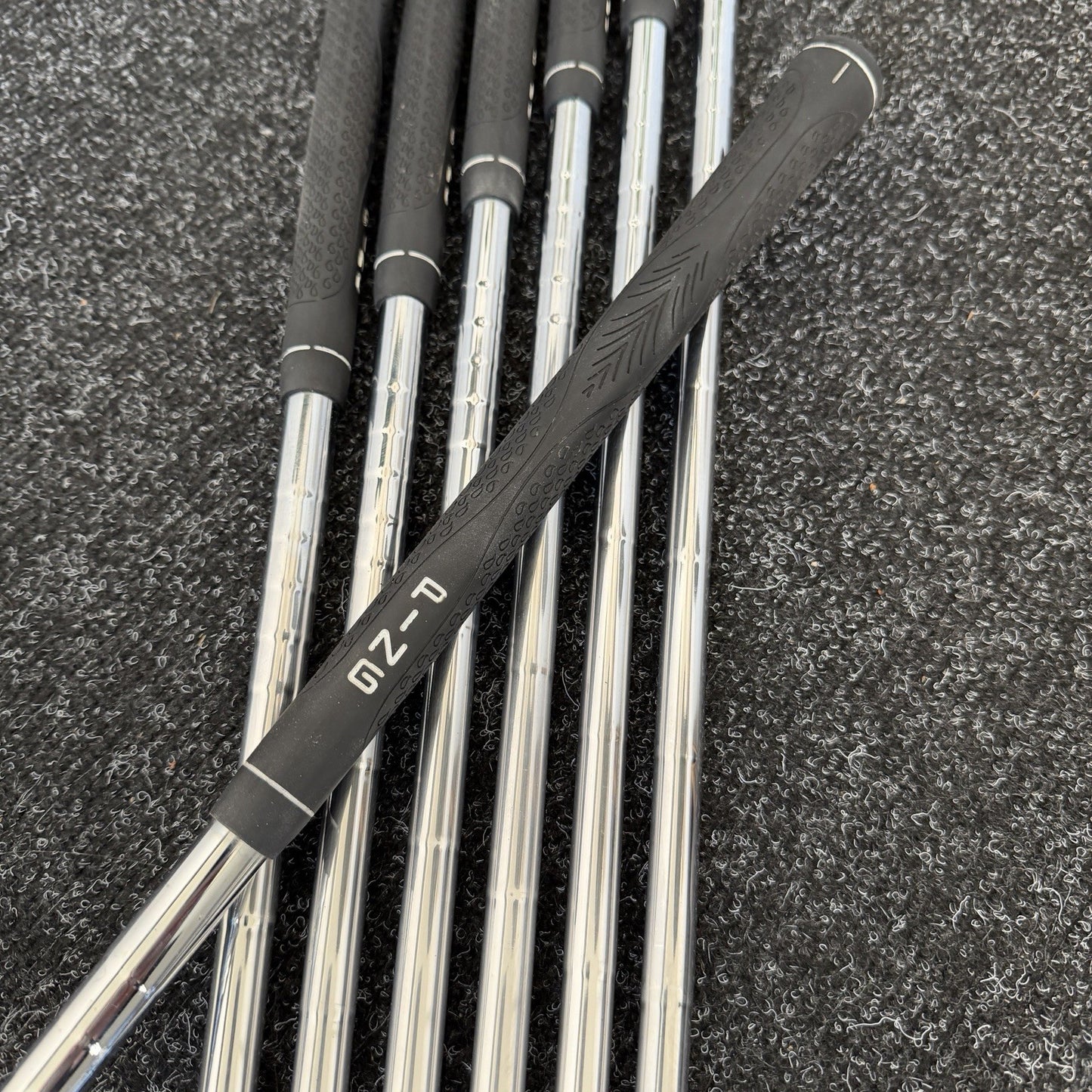 PING G10 IRONS / 5-SW / AWT REGULAR SHAFTS / ORANGE DOT
