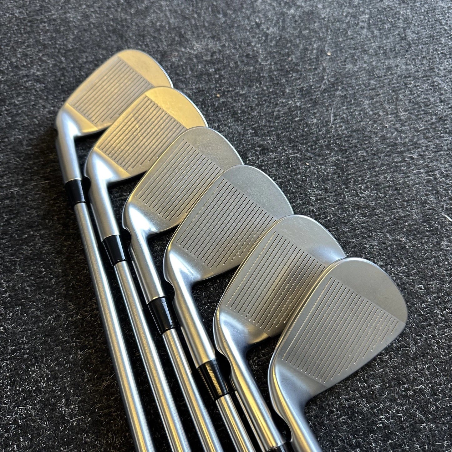 PING I525 IRONS / 5-PW / PROJECT X LZ 6.0 STIFF SHAFTS / BLUE DOT