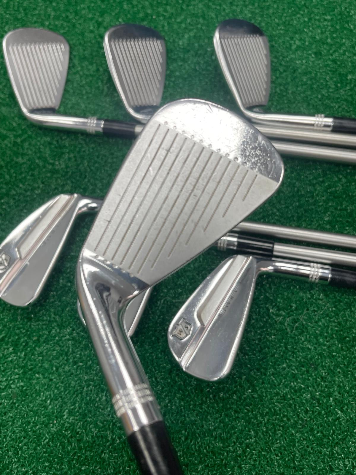 WILSON STAFF MODEL IRONS / 4-PW / KBS TOUR C-TAPER LITE 110 STIFF SHAFTS