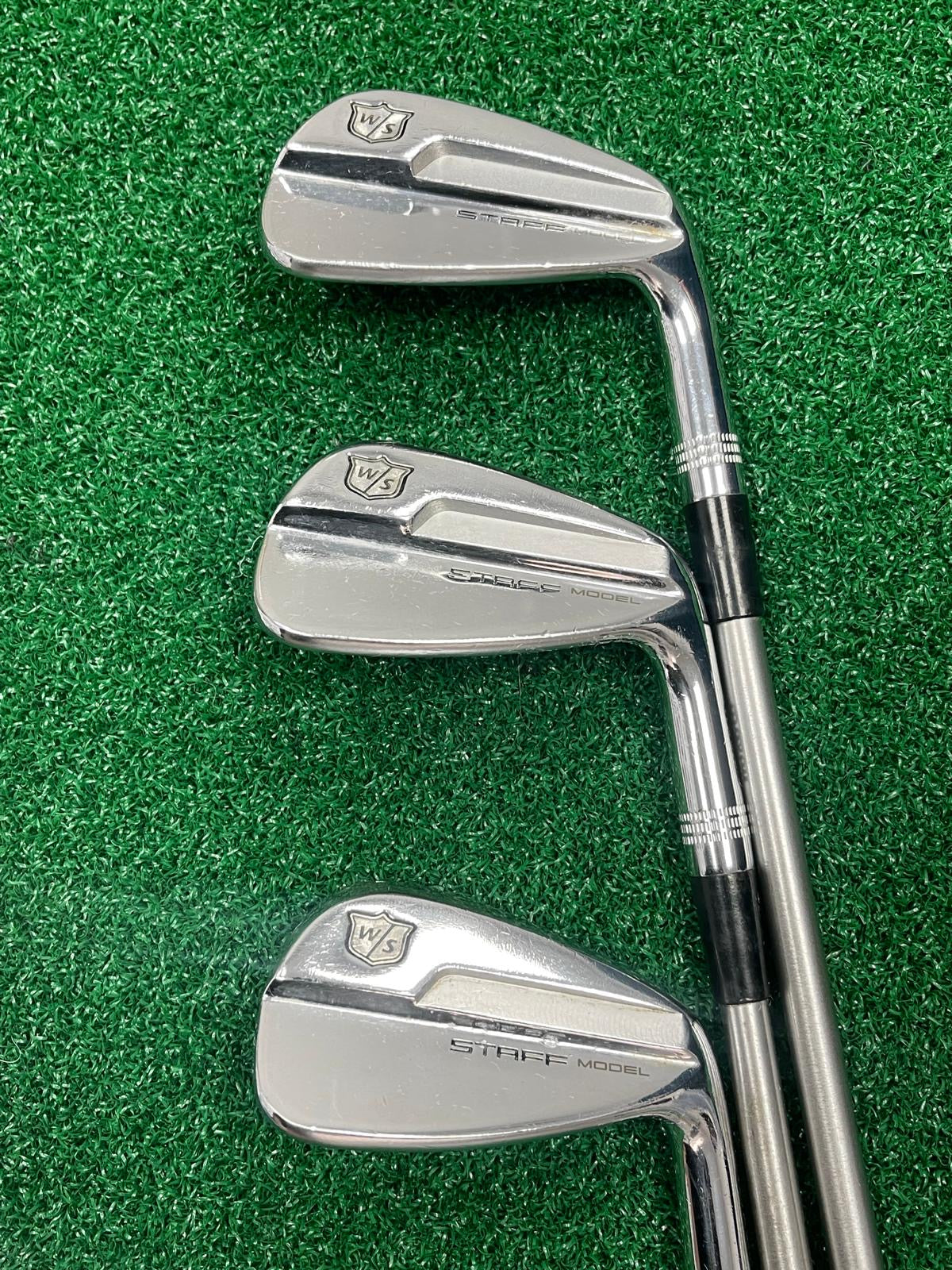 WILSON STAFF MODEL IRONS / 4-PW / KBS TOUR C-TAPER LITE 110 STIFF SHAFTS