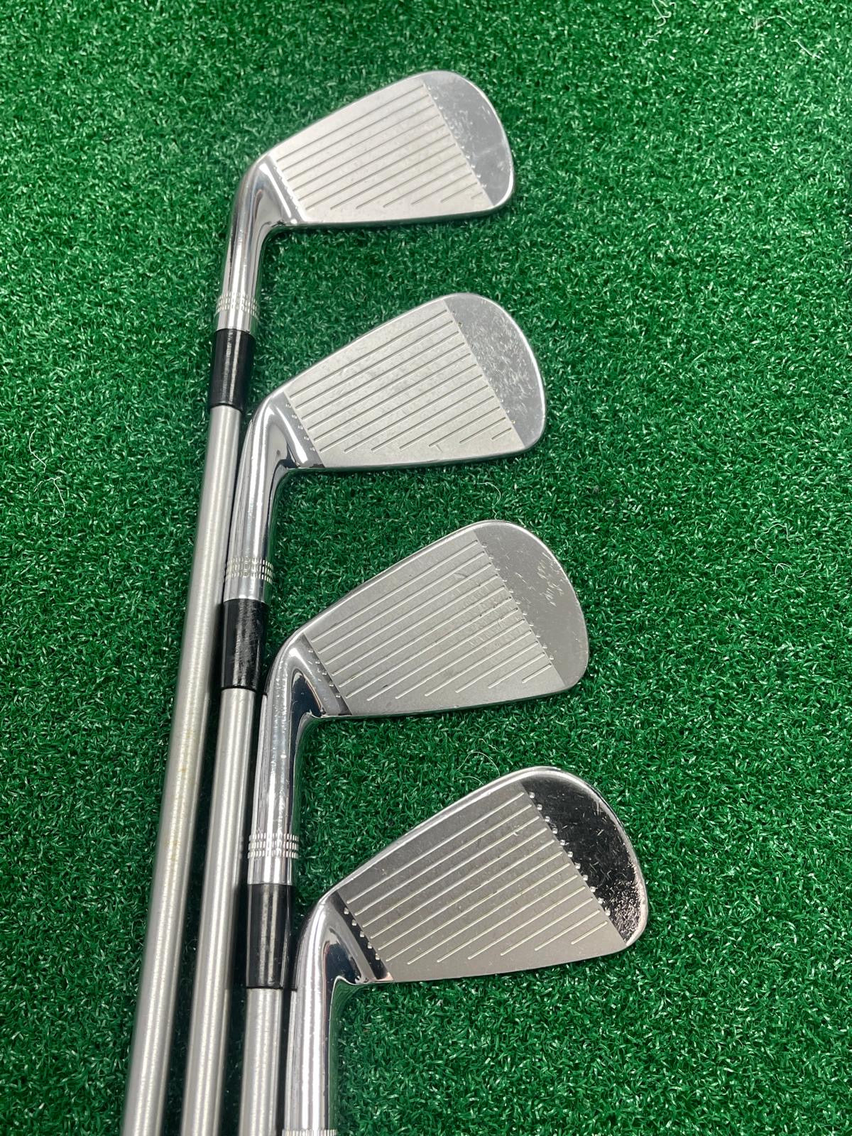 WILSON STAFF MODEL IRONS / 4-PW / KBS TOUR C-TAPER LITE 110 STIFF SHAFTS