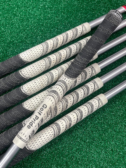 WILSON STAFF MODEL IRONS / 4-PW / KBS TOUR C-TAPER LITE 110 STIFF SHAFTS