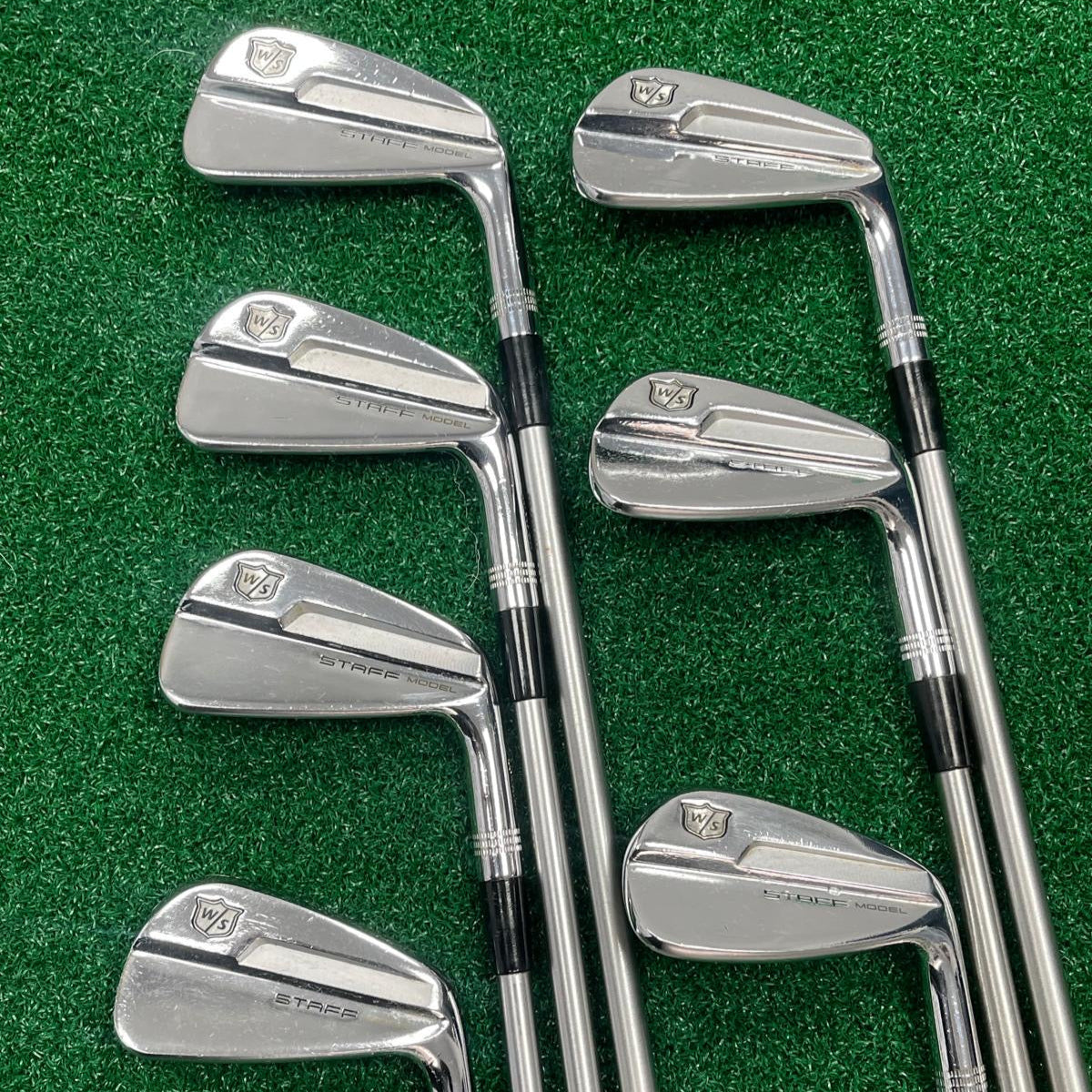 WILSON STAFF MODEL IRONS / 4-PW / KBS TOUR C-TAPER LITE 110 STIFF SHAFTS