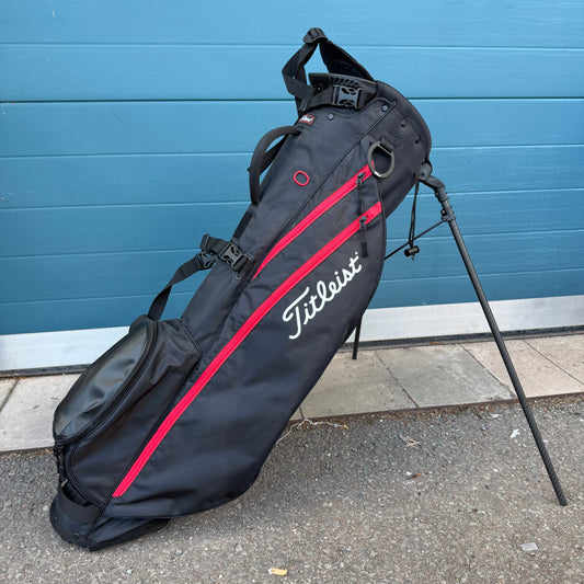 TITLEIST PLAYERS 4 CARBON LIGHTWEIGHT STAND BAG - RED/BLACK