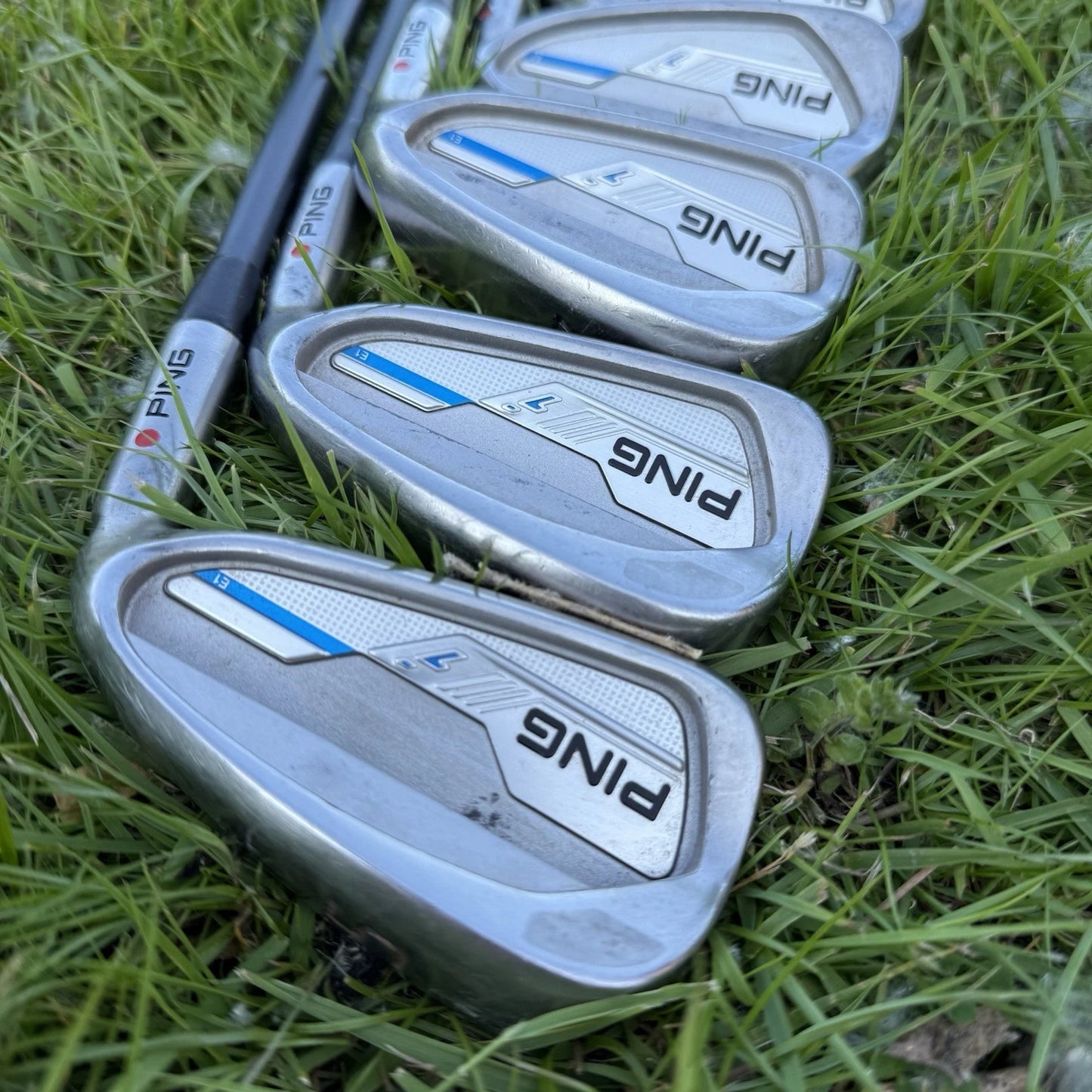 PING IE1 IRONS / 5-PW / PING CFS 70 REGULAR GRAPHITE SHAFTS / RED DOT