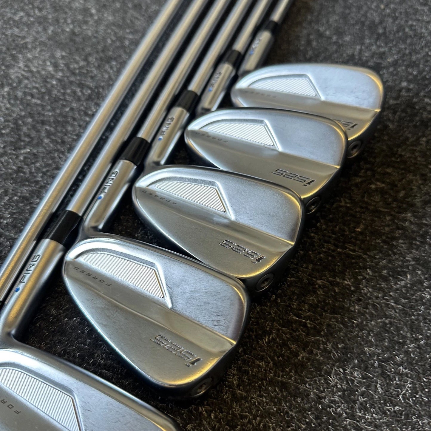 PING I525 IRONS / 5-PW / PROJECT X LZ 6.0 STIFF SHAFTS / BLUE DOT