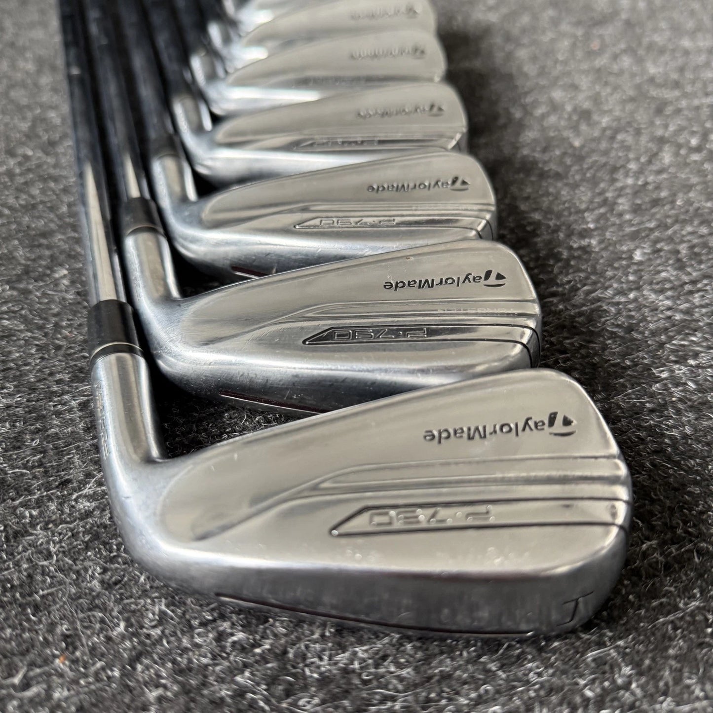 TAYLORMADE P790 IRONS / 4-PW / DYNAMIC GOLD X100 SHAFTS / GOLF PRIDE MCC GRIPS