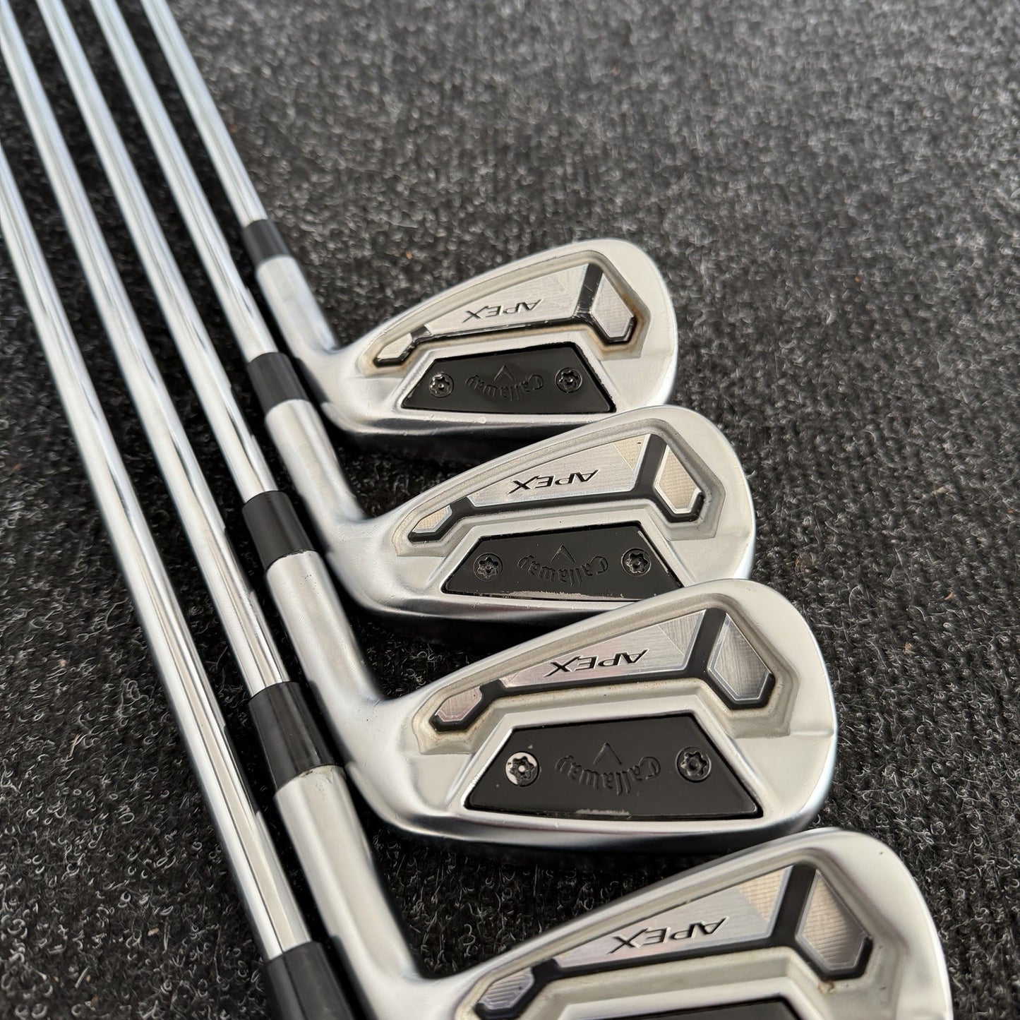 CALLAWAY APEX TCB IRONS / 5-9 / DYNAMIC GOLD DST 98 STIFF SHAFTS