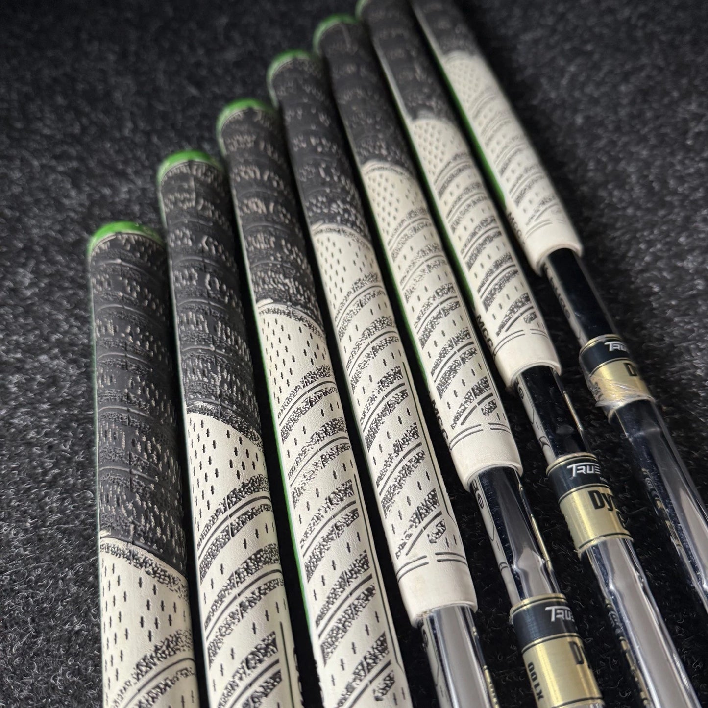 TAYLORMADE P790 IRONS / 4-PW / DYNAMIC GOLD X100 SHAFTS / GOLF PRIDE MCC GRIPS