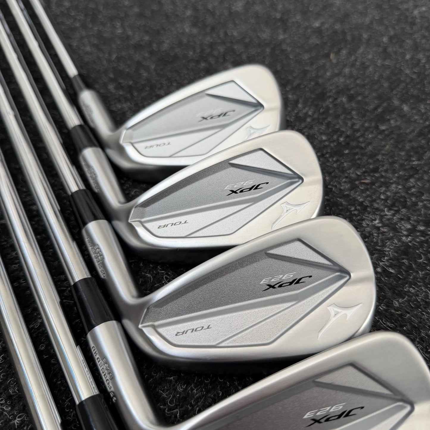 MIZUNO JPX923 TOUR IRONS / 5-PW / KBS $-TAPER LITE 100 REGULAR SHAFTS