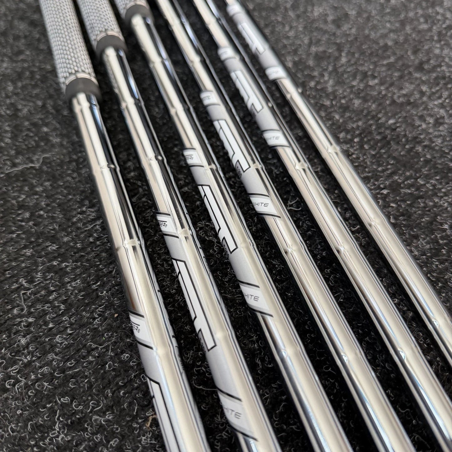 TITLEIST T100 2019 IRONS / 5-PW / TRUE TEMPER S300 AMT WHITE STIFF SHAFTS