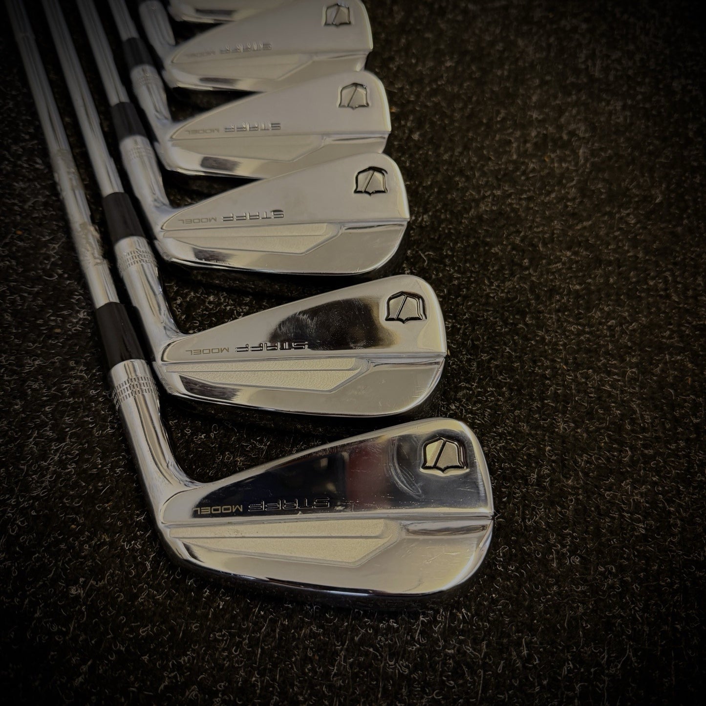 WILSON STAFF MODEL BLADE 2024 IRONS / 4-PW / DYNAMIC GOLD MID 115 STIFF SHAFTS