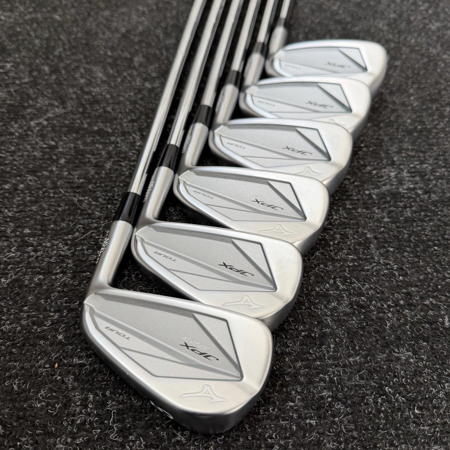 MIZUNO JPX923 TOUR IRONS / 5-PW / KBS $-TAPER LITE 100 REGULAR SHAFTS