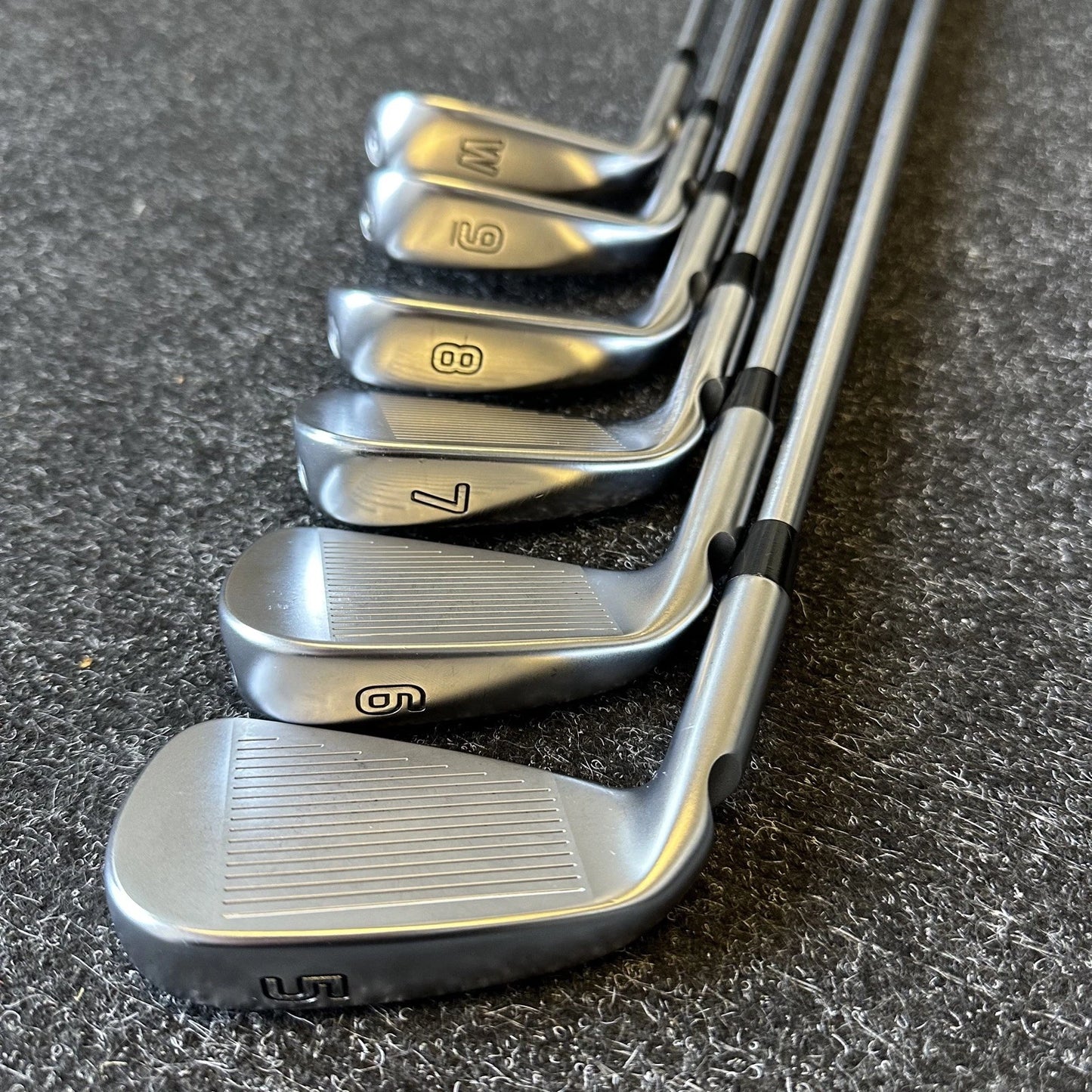 PING I525 IRONS / 5-PW / PROJECT X LZ 6.0 STIFF SHAFTS / BLUE DOT