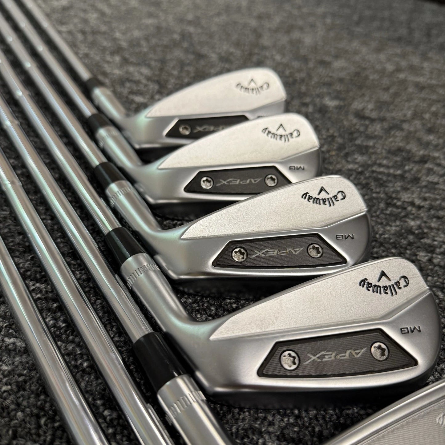 CALLAWAY APEX 2024 CB/MB COMBO IRONS / 4-10 / DYNAMIC GOLD TT MID 155 S300 STIFF