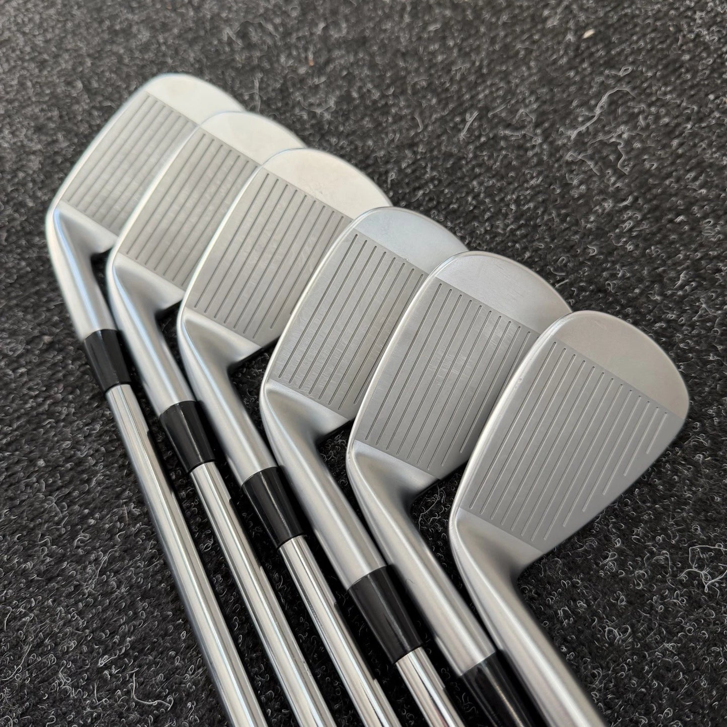 MIZUNO JPX923 TOUR IRONS / 5-PW / KBS $-TAPER LITE 100 REGULAR SHAFTS