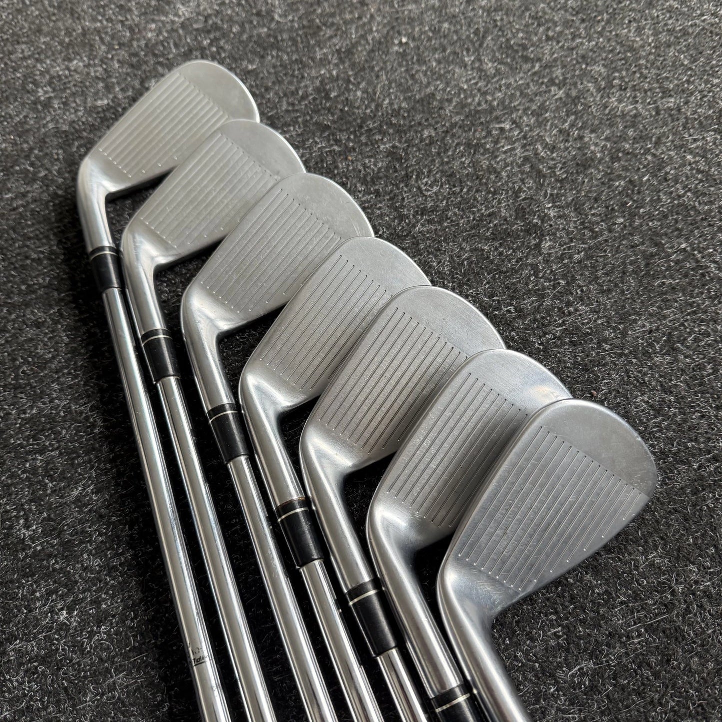 TAYLORMADE P790 IRONS / 4-PW / DYNAMIC GOLD X100 SHAFTS / GOLF PRIDE MCC GRIPS