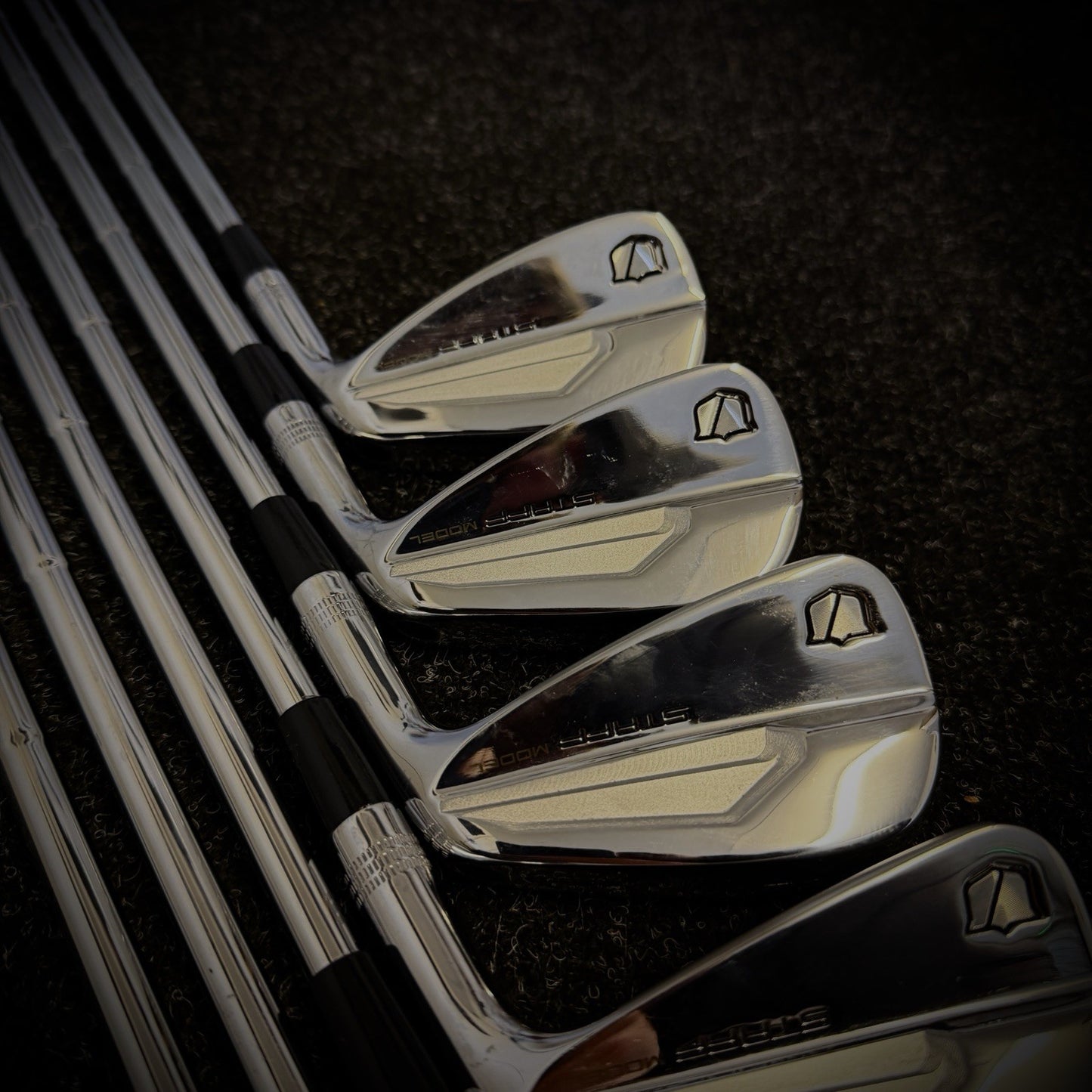 WILSON STAFF MODEL BLADE 2024 IRONS / 4-PW / DYNAMIC GOLD MID 115 STIFF SHAFTS